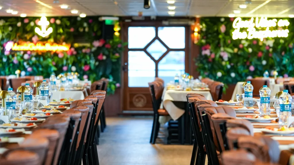 cruise-on-bosphorus-dinner-cruise (1)