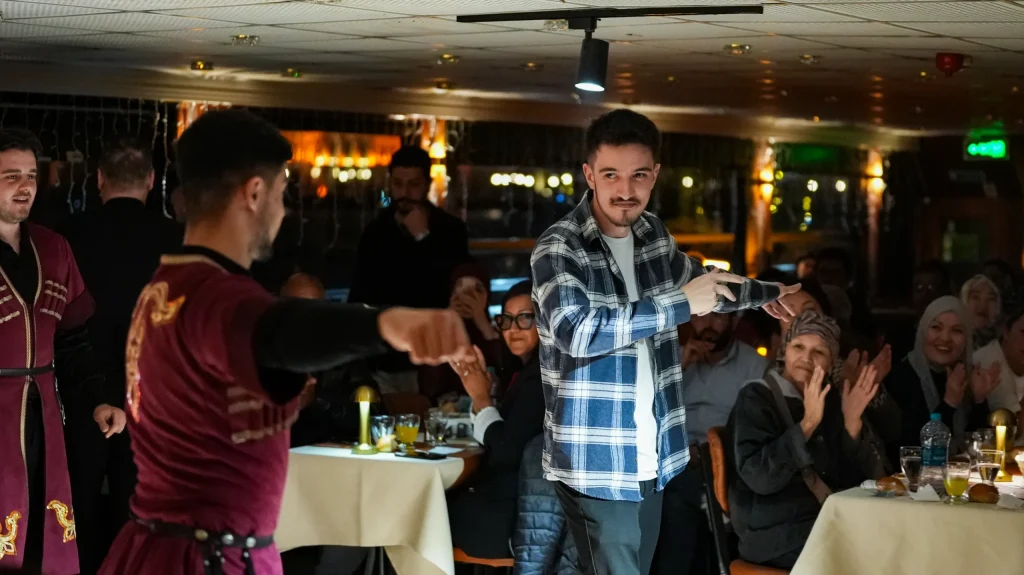 cruise-on-bosphorus-dinner-cruise (17)
